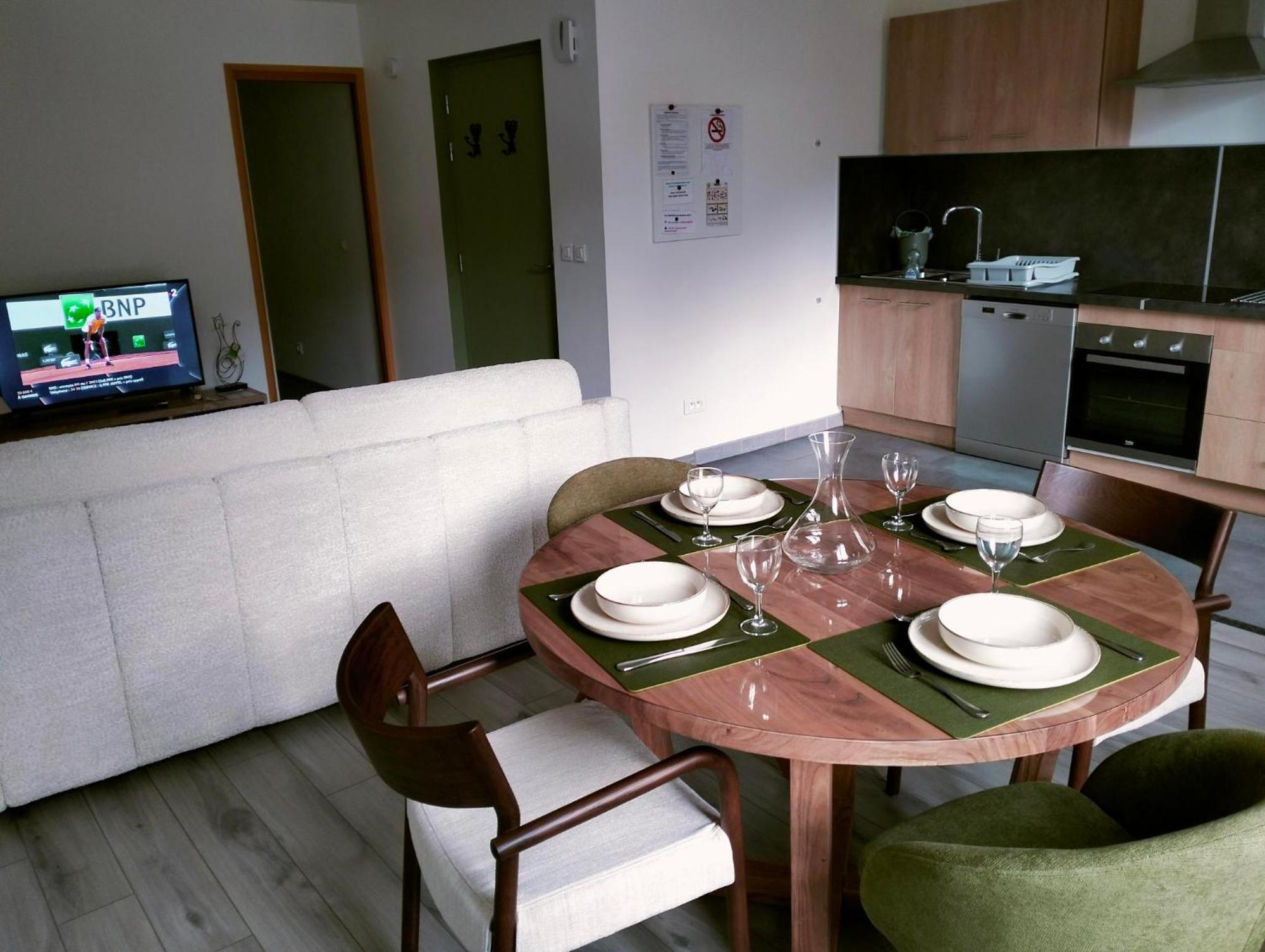 La Provence Vous Attend - 2Eme Etage 디뉴레뱅 외부 사진
